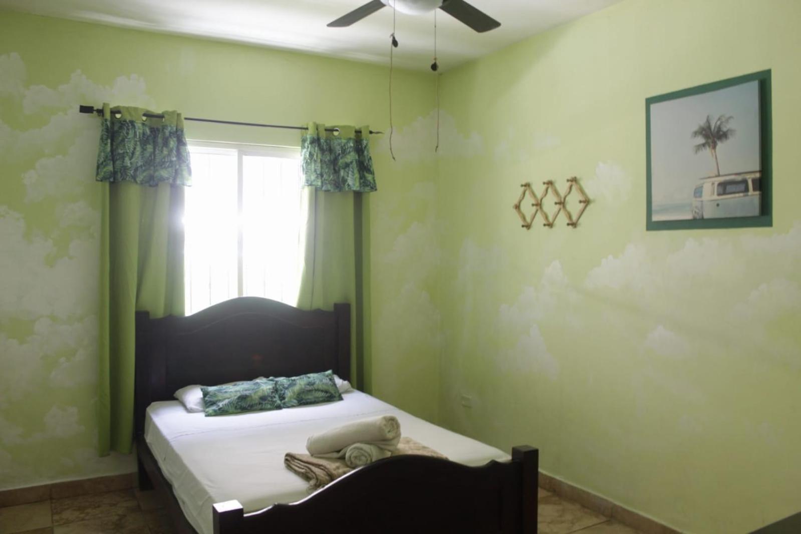 Cataleya Hostel Bocas Town Bagian luar foto