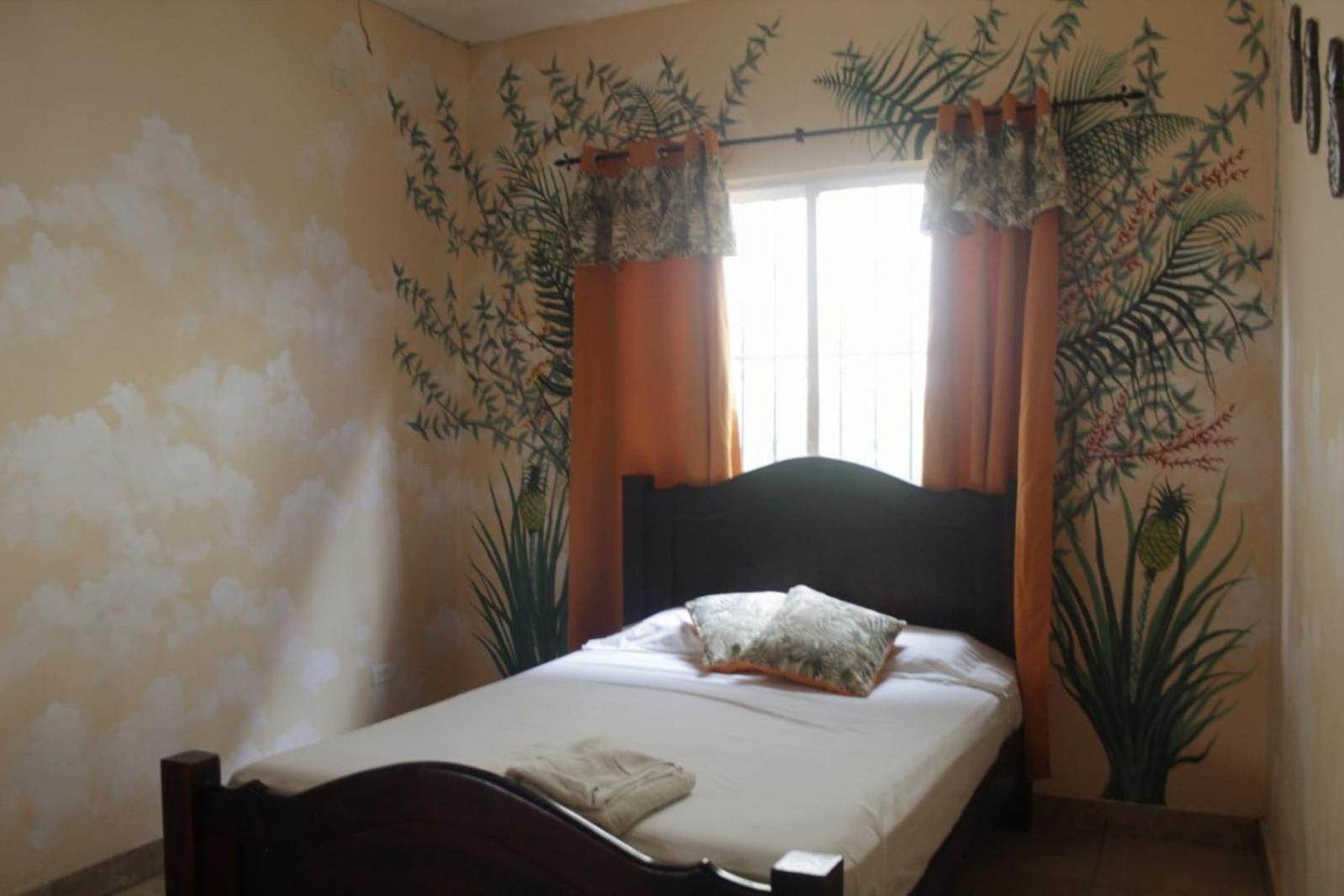 Cataleya Hostel Bocas Town Bagian luar foto